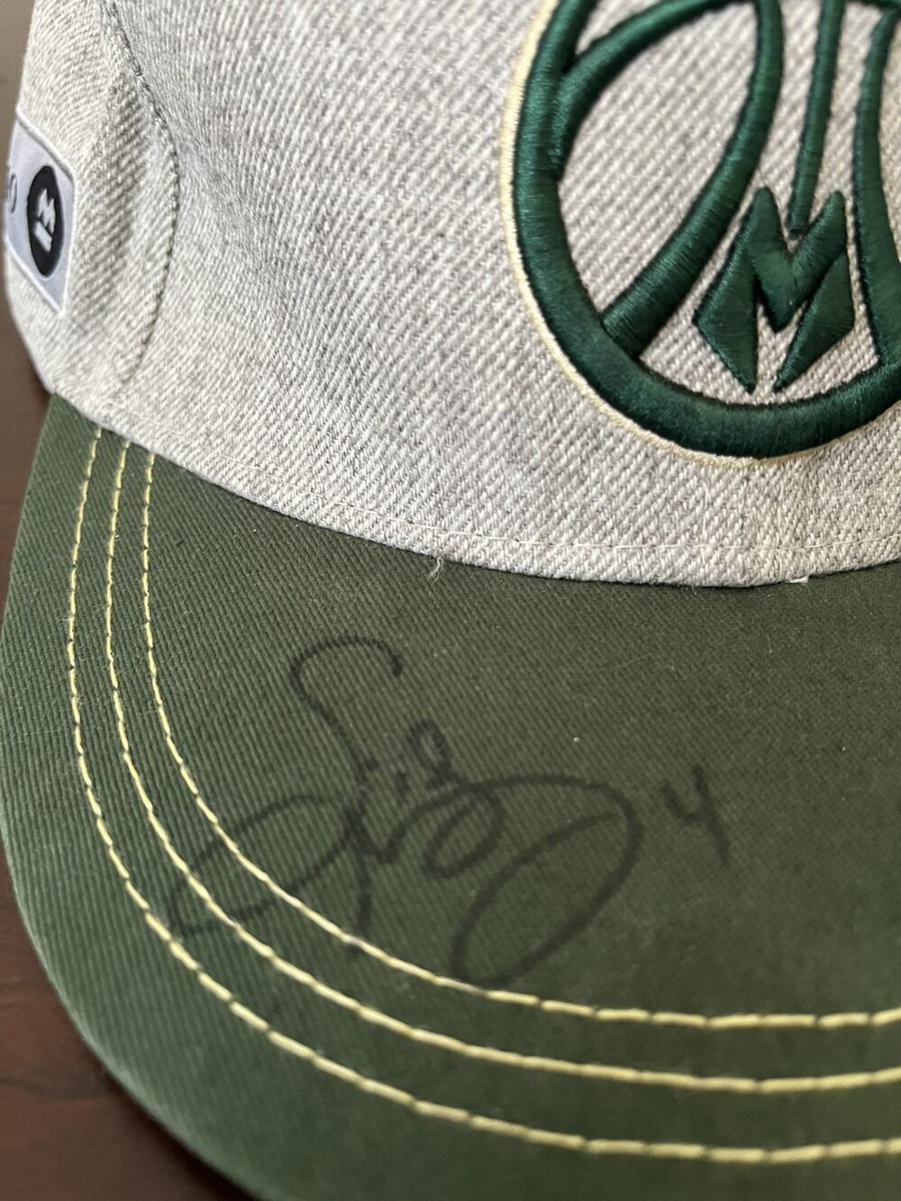 Milwaukee BUCKS Autograph signed SIDNEY MONCRIEF #4 Trucker Hat